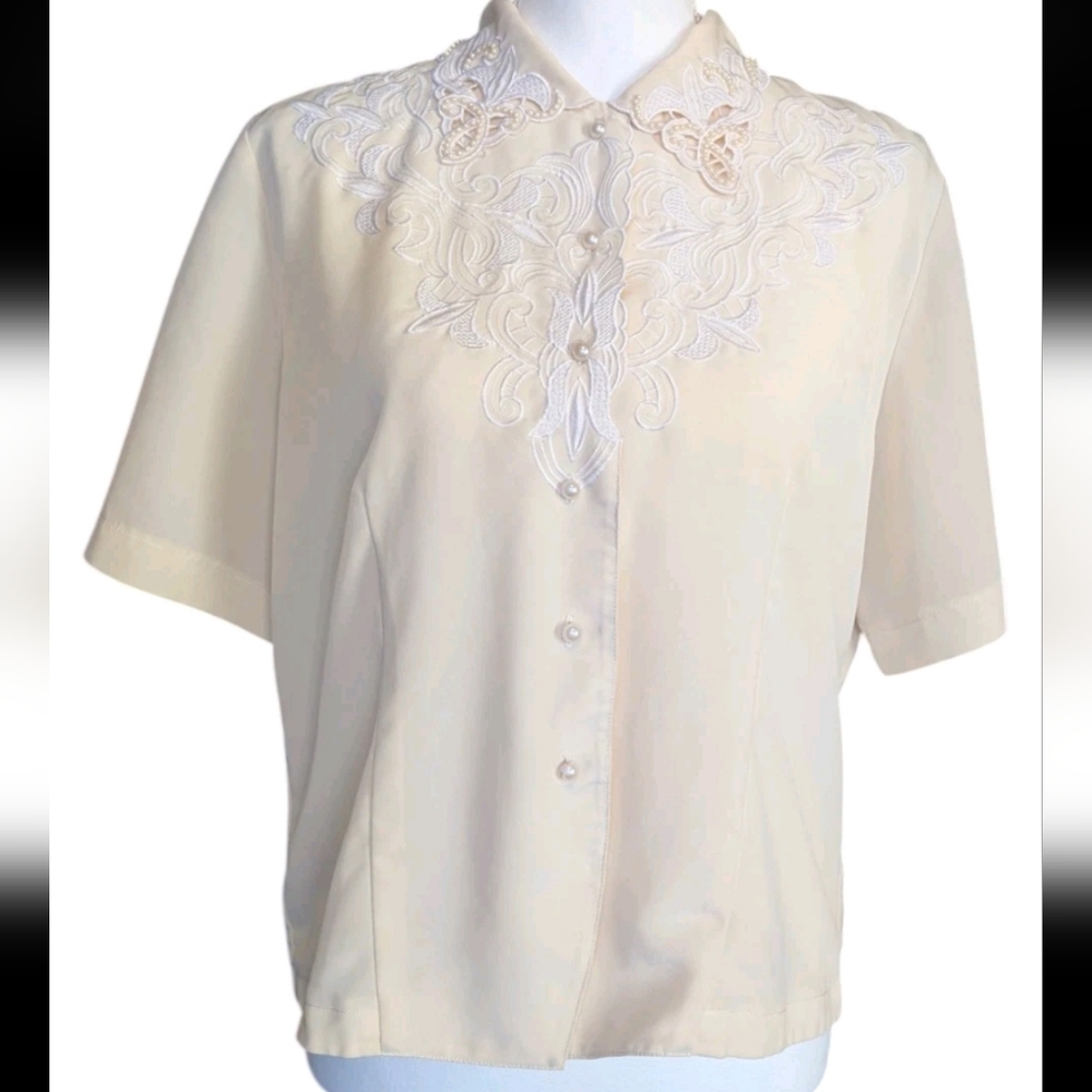 Vintage Christie Jill Beaded Embroidered Pearl Button Top Ivory Cutwork Collar